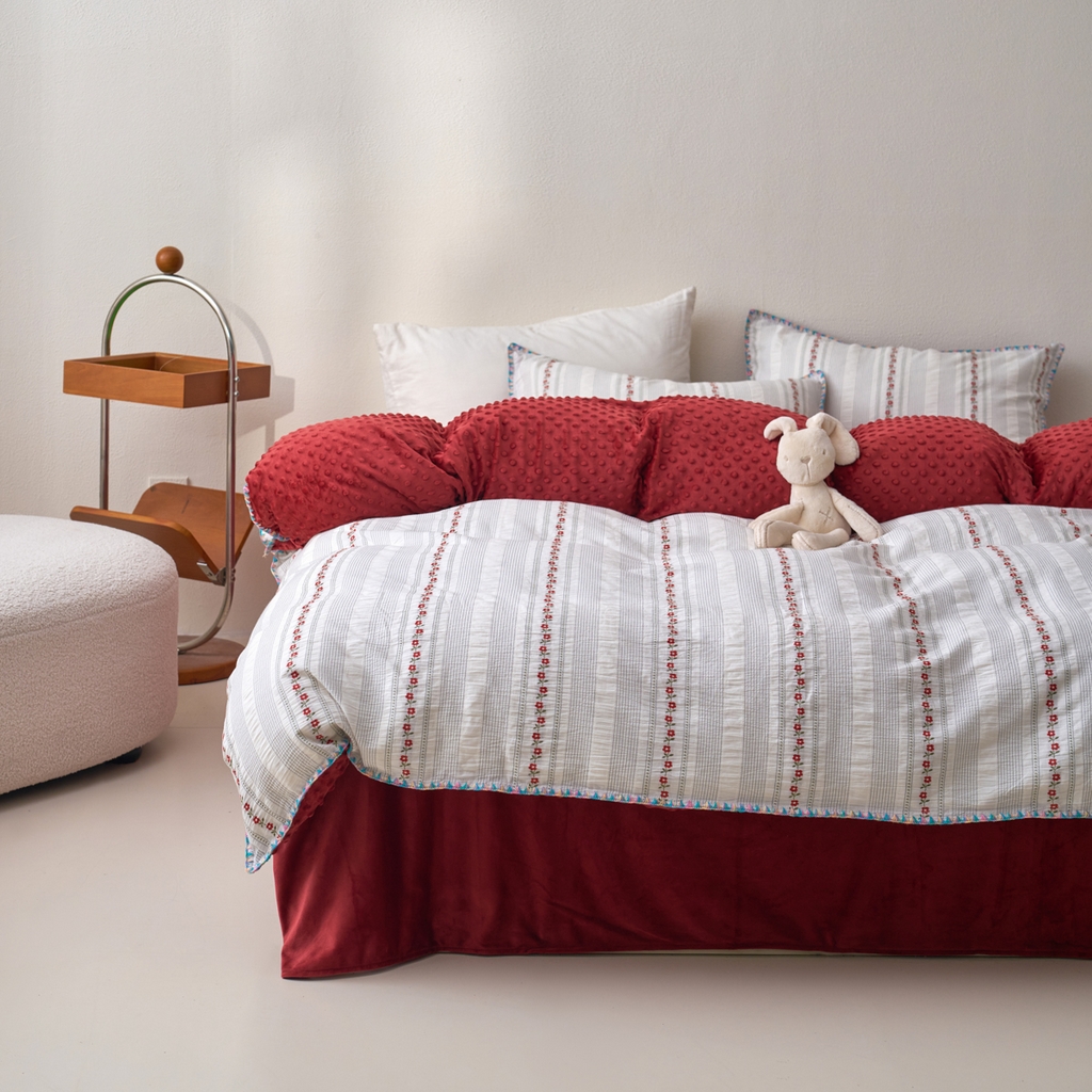 91家纺网 家纺一手货源 找家纺 洋铭区（原狠狠爱） 2025秋冬新款水洗棉色织提花+豆豆绒四件套 香水红花