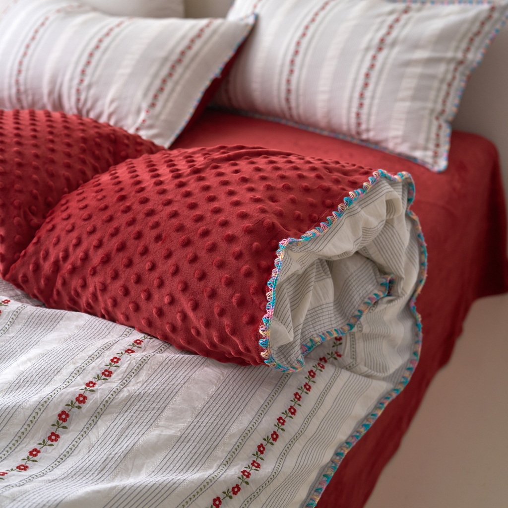 91家纺网 家纺一手货源 找家纺 洋铭区（原狠狠爱） 2025秋冬新款水洗棉色织提花+豆豆绒四件套 香水红花