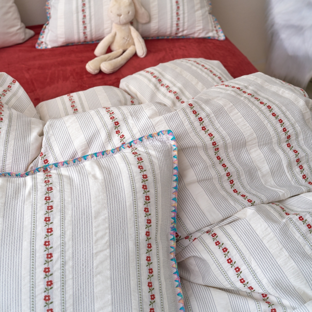 91家纺网 家纺一手货源 找家纺 洋铭区（原狠狠爱） 2025秋冬新款水洗棉色织提花+豆豆绒四件套 香水红花