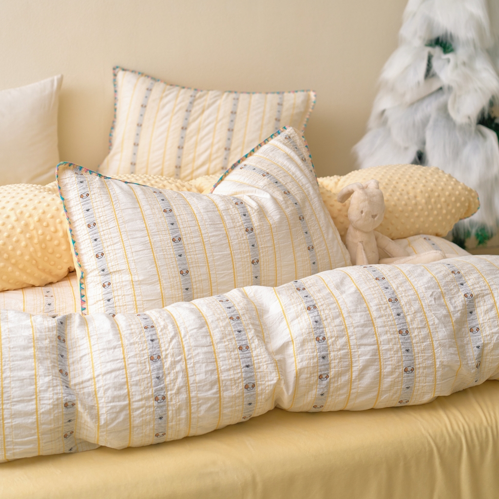 91家纺网 家纺一手货源 找家纺 洋铭区（原狠狠爱） 2025秋冬新款水洗棉色织提花+豆豆绒四件套 小黄宝宝