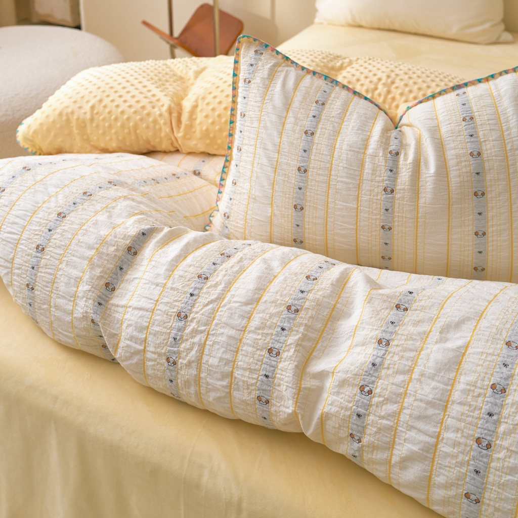 91家纺网 家纺一手货源 找家纺 洋铭区（原狠狠爱） 2025秋冬新款水洗棉色织提花+豆豆绒四件套 小黄宝宝