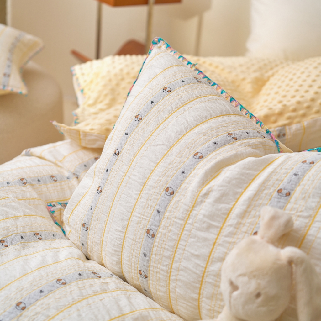 91家纺网 家纺一手货源 找家纺 洋铭区（原狠狠爱） 2025秋冬新款水洗棉色织提花+豆豆绒四件套 小黄宝宝