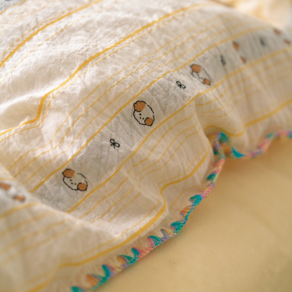 91家纺网 家纺一手货源 找家纺 洋铭区（原狠狠爱） 2025秋冬新款水洗棉色织提花+豆豆绒四件套 小黄宝宝