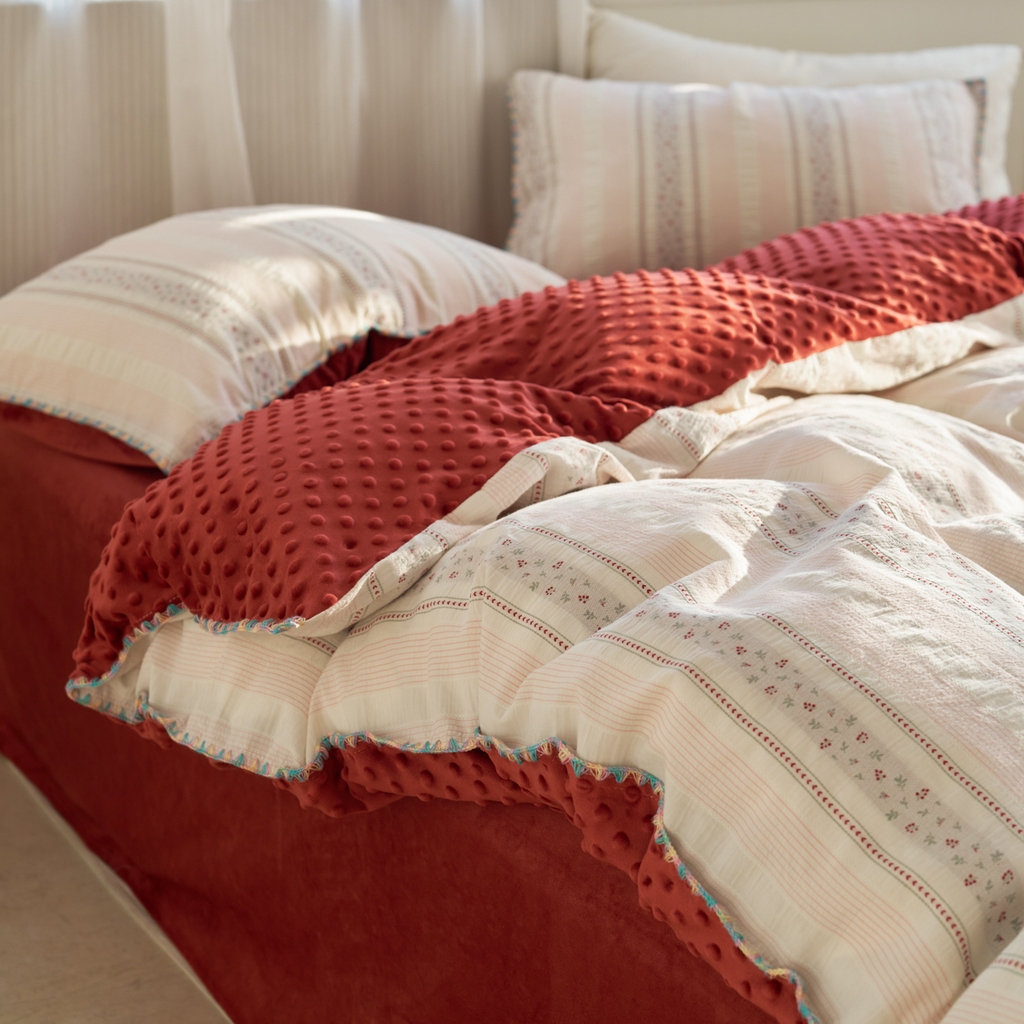 91家纺网 家纺一手货源 找家纺 洋铭区（原狠狠爱） 2025秋冬新款水洗棉色织提花+豆豆绒四件套 悠悠小花