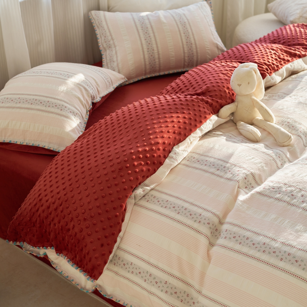 91家纺网 家纺一手货源 找家纺 洋铭区（原狠狠爱） 2025秋冬新款水洗棉色织提花+豆豆绒四件套 悠悠小花