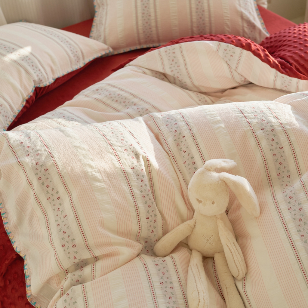 91家纺网 家纺一手货源 找家纺 洋铭区（原狠狠爱） 2025秋冬新款水洗棉色织提花+豆豆绒四件套 悠悠小花