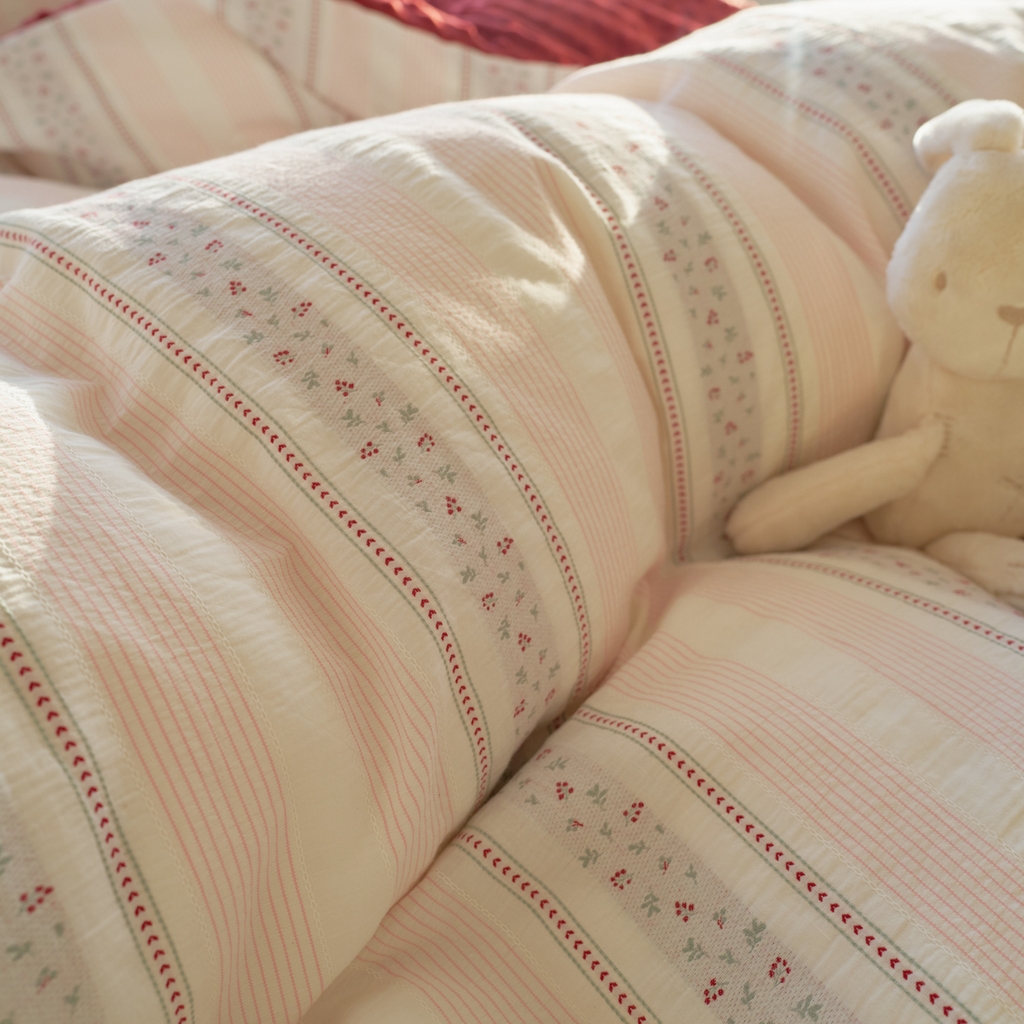 91家纺网 家纺一手货源 找家纺 洋铭区（原狠狠爱） 2025秋冬新款水洗棉色织提花+豆豆绒四件套 悠悠小花