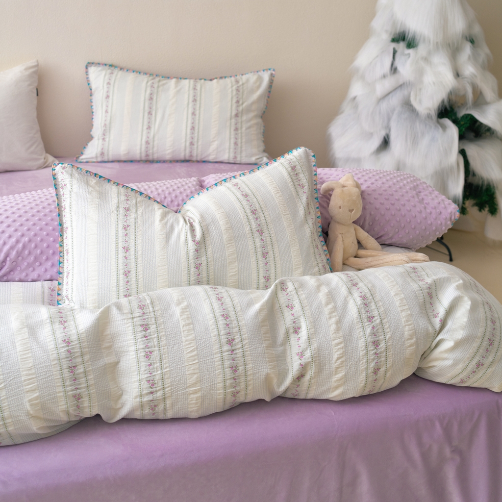 91家纺网 家纺一手货源 找家纺 洋铭区（原狠狠爱） 2025秋冬新款水洗棉色织提花+豆豆绒四件套 紫陌花