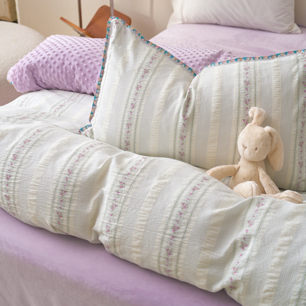 91家纺网 家纺一手货源 找家纺 洋铭区（原狠狠爱） 2025秋冬新款水洗棉色织提花+豆豆绒四件套 紫陌花