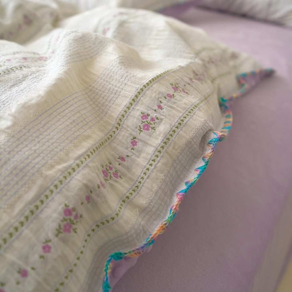 91家纺网 家纺一手货源 找家纺 洋铭区（原狠狠爱） 2025秋冬新款水洗棉色织提花+豆豆绒四件套 紫陌花