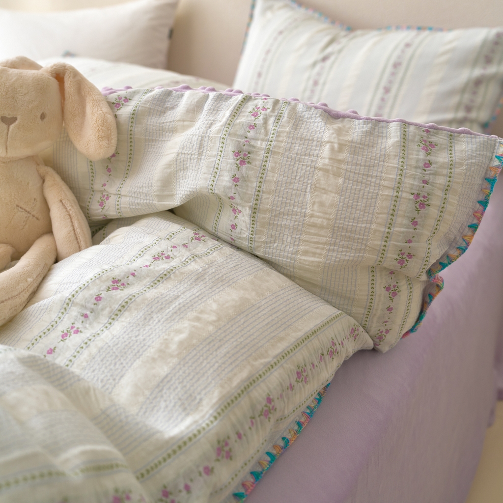 91家纺网 家纺一手货源 找家纺 洋铭区（原狠狠爱） 2025秋冬新款水洗棉色织提花+豆豆绒四件套 紫陌花