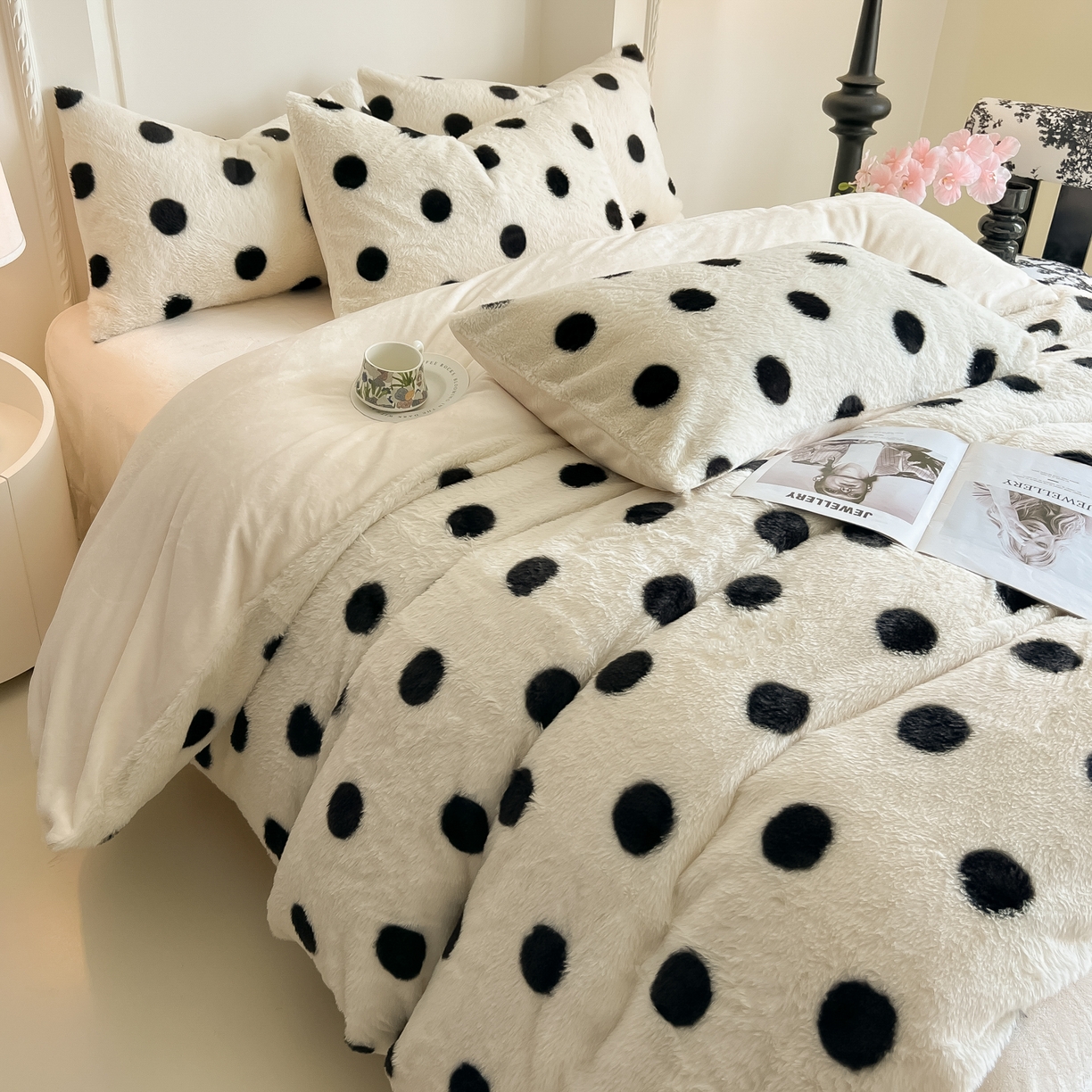 91家纺网 家纺一手货源 找家纺 同田家纺 2025新款法式风兔绒牛奶绒四件套 波点