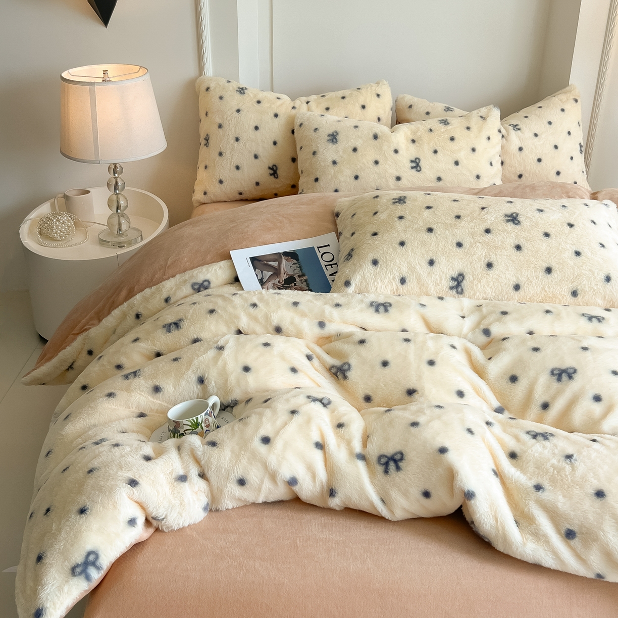 91家纺网 家纺一手货源 找家纺 同田家纺 2025新款法式风兔绒牛奶绒四件套 小蝴蝶结-黄