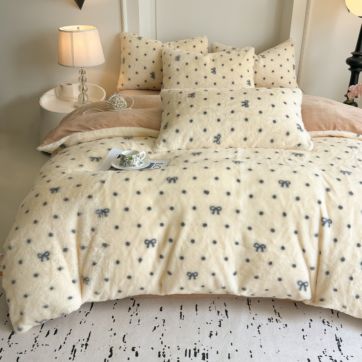 91家纺网 家纺一手货源 找家纺 同田家纺 2025新款法式风兔绒牛奶绒四件套 小蝴蝶结-黄