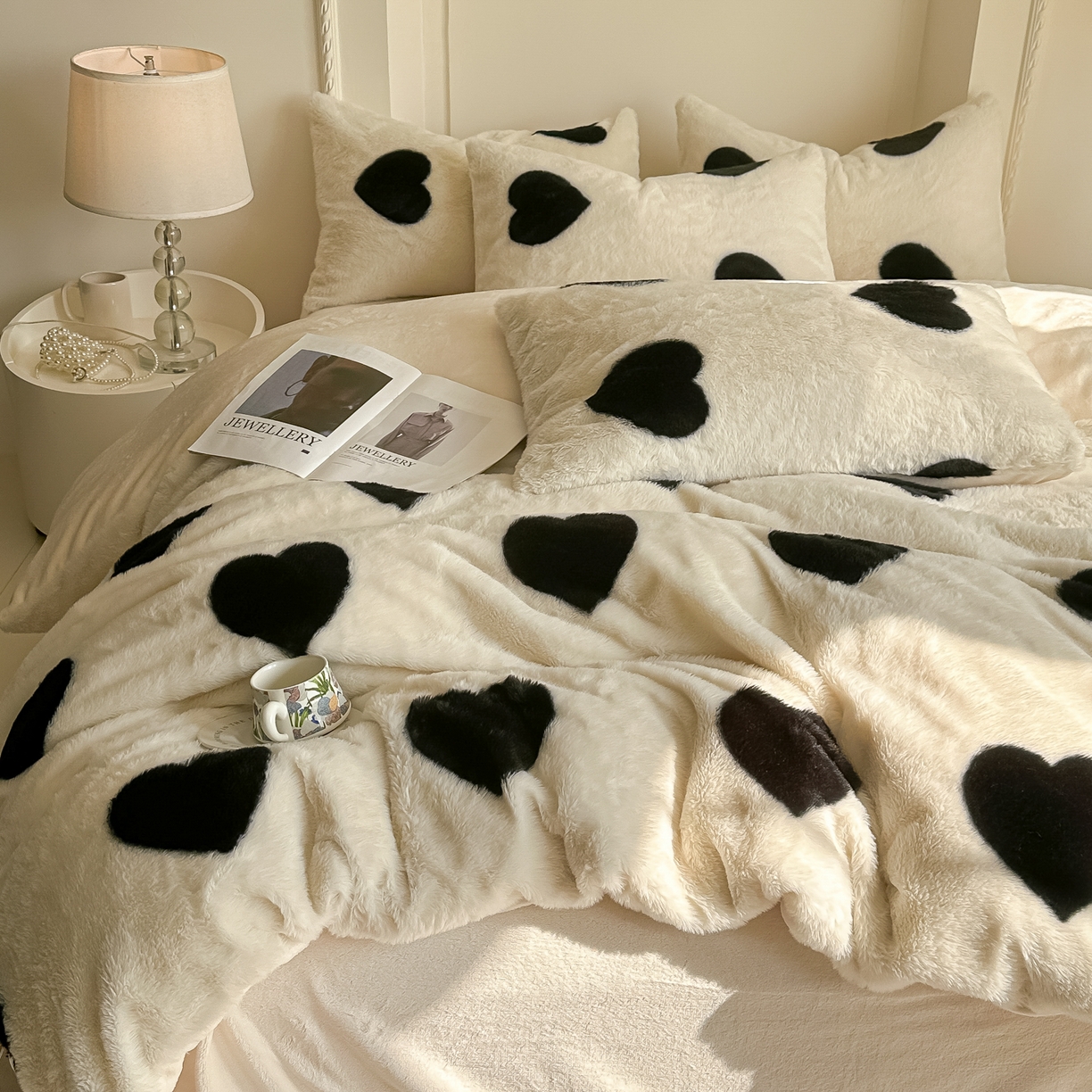 91家纺网 家纺一手货源 找家纺 同田家纺 2025新款法式风兔绒牛奶绒四件套 爱心