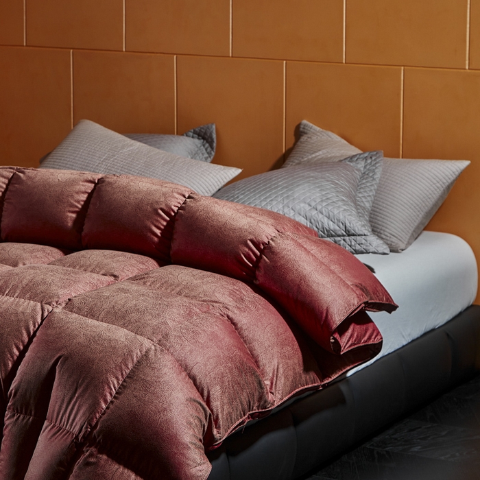 91家纺网 家纺一手货源 找家纺 暖羽屋羽绒馆  2025新款国标95白鸭绒被芯 婚庆羽绒被子 双人加厚喜被 2米结婚被子 繁星 红 B面