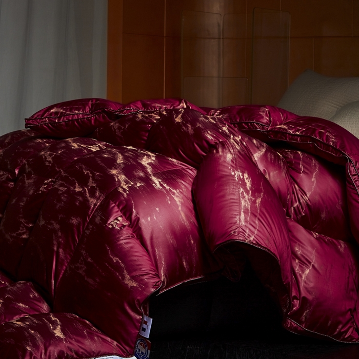 91家纺网 家纺一手货源 找家纺 暖羽屋羽绒馆  2025新款国标95白鸭绒被芯 婚庆羽绒被子 双人加厚喜被 2米结婚被子 峰峦 涟漪红