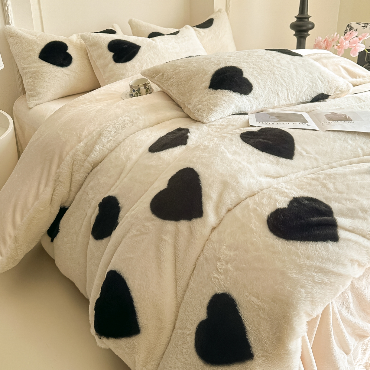 91家纺网 家纺一手货源 找家纺 同田家纺 2025新款法式风兔绒牛奶绒四件套 爱心