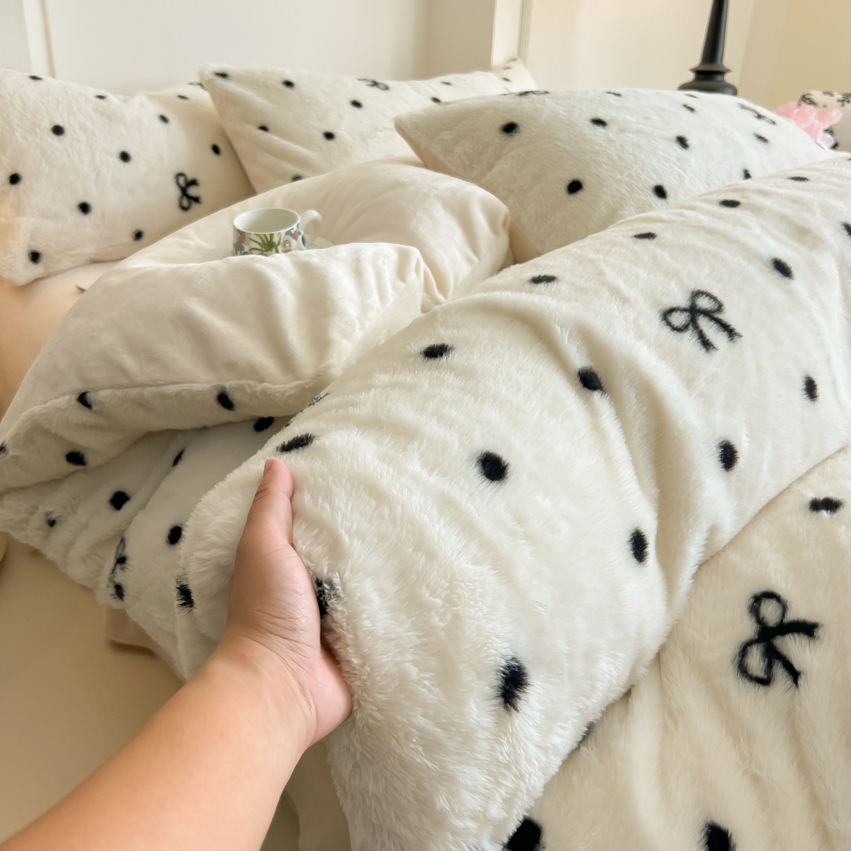 91家纺网 家纺一手货源 找家纺 同田家纺 2025新款法式风兔绒牛奶绒四件套 小蝴蝶结