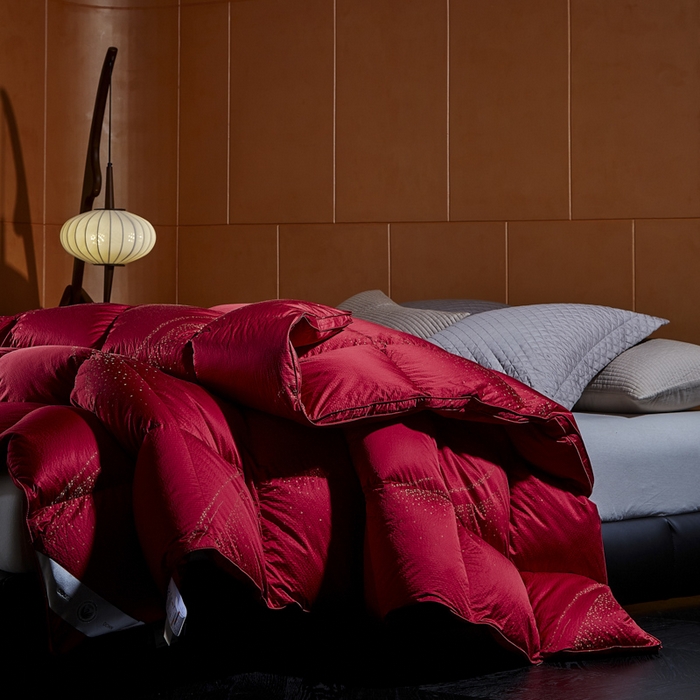 91家纺网 家纺一手货源 找家纺 暖羽屋羽绒馆  2025新款国标95白鸭绒被芯 婚庆羽绒被子 双人加厚喜被 2米结婚被子 莫罗尔 红