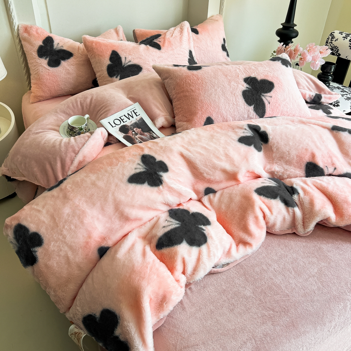 91家纺网 家纺一手货源 找家纺 同田家纺 2025新款法式风兔绒牛奶绒四件套 黑蝴蝶