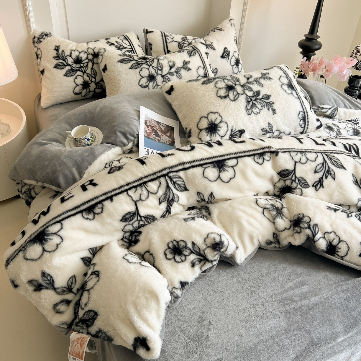 91家纺网 家纺一手货源 找家纺 同田家纺 2025新款法式风兔绒牛奶绒四件套 蝶恋花