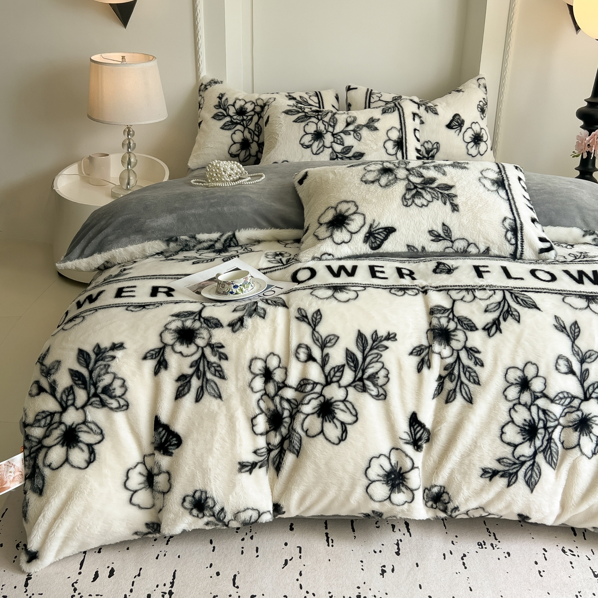 91家纺网 家纺一手货源 找家纺 同田家纺 2025新款法式风兔绒牛奶绒四件套 蝶恋花