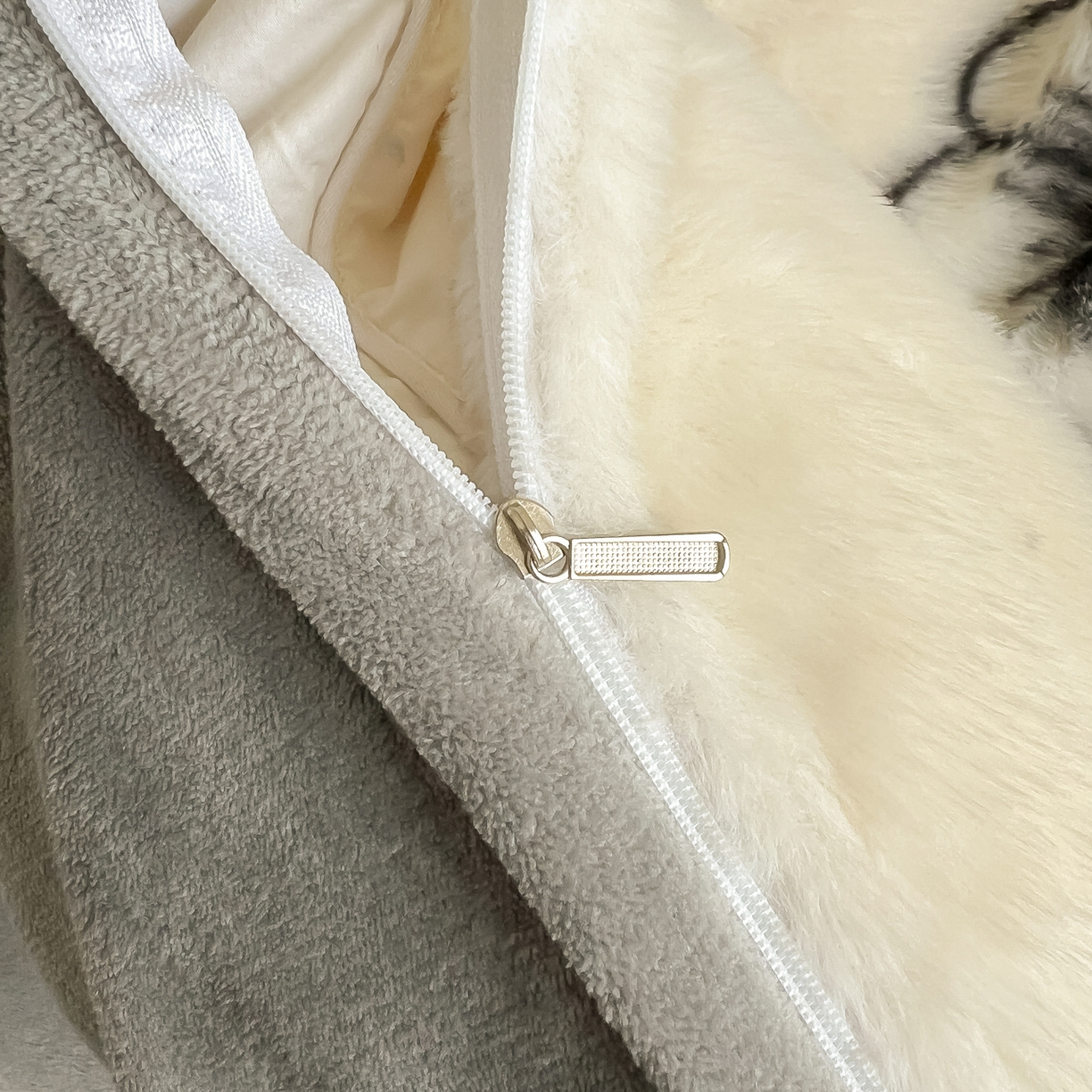 91家纺网 家纺一手货源 找家纺 同田家纺 2025新款法式风兔绒牛奶绒四件套 蝶恋花