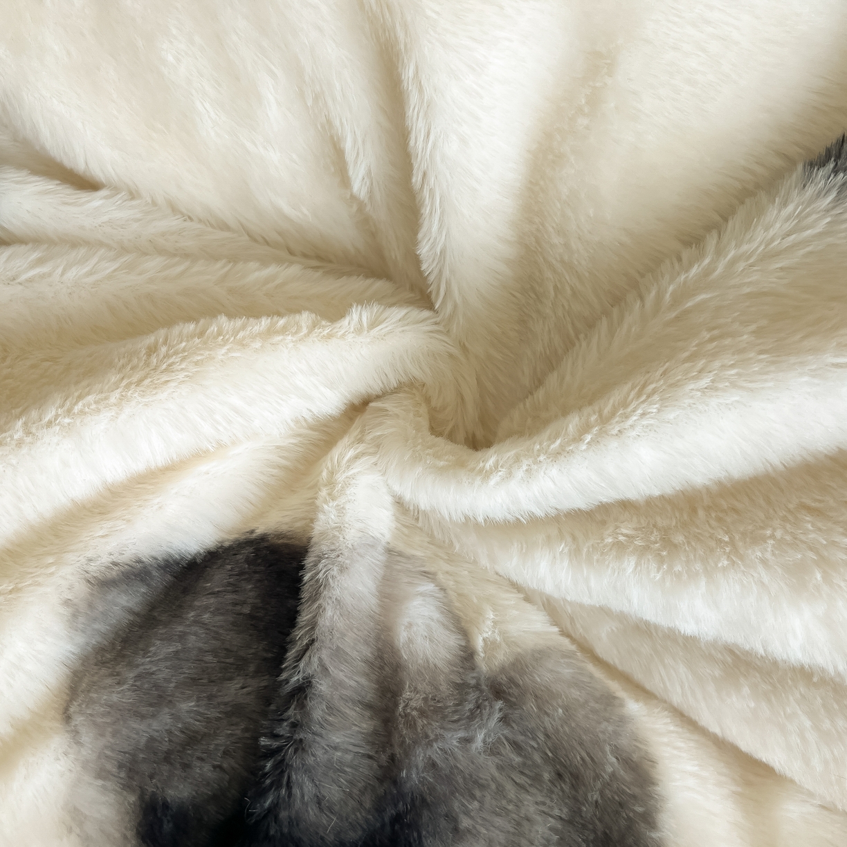 91家纺网 家纺一手货源 找家纺 同田家纺 2025新款法式风兔绒牛奶绒四件套 水墨