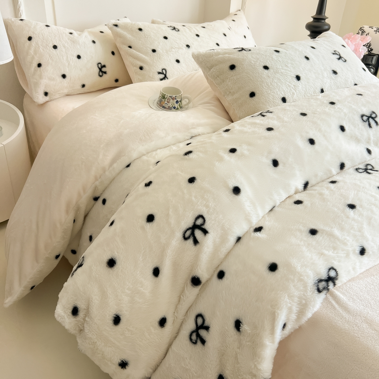 91家纺网 家纺一手货源 找家纺 同田家纺 2025新款法式风兔绒牛奶绒四件套 小蝴蝶结