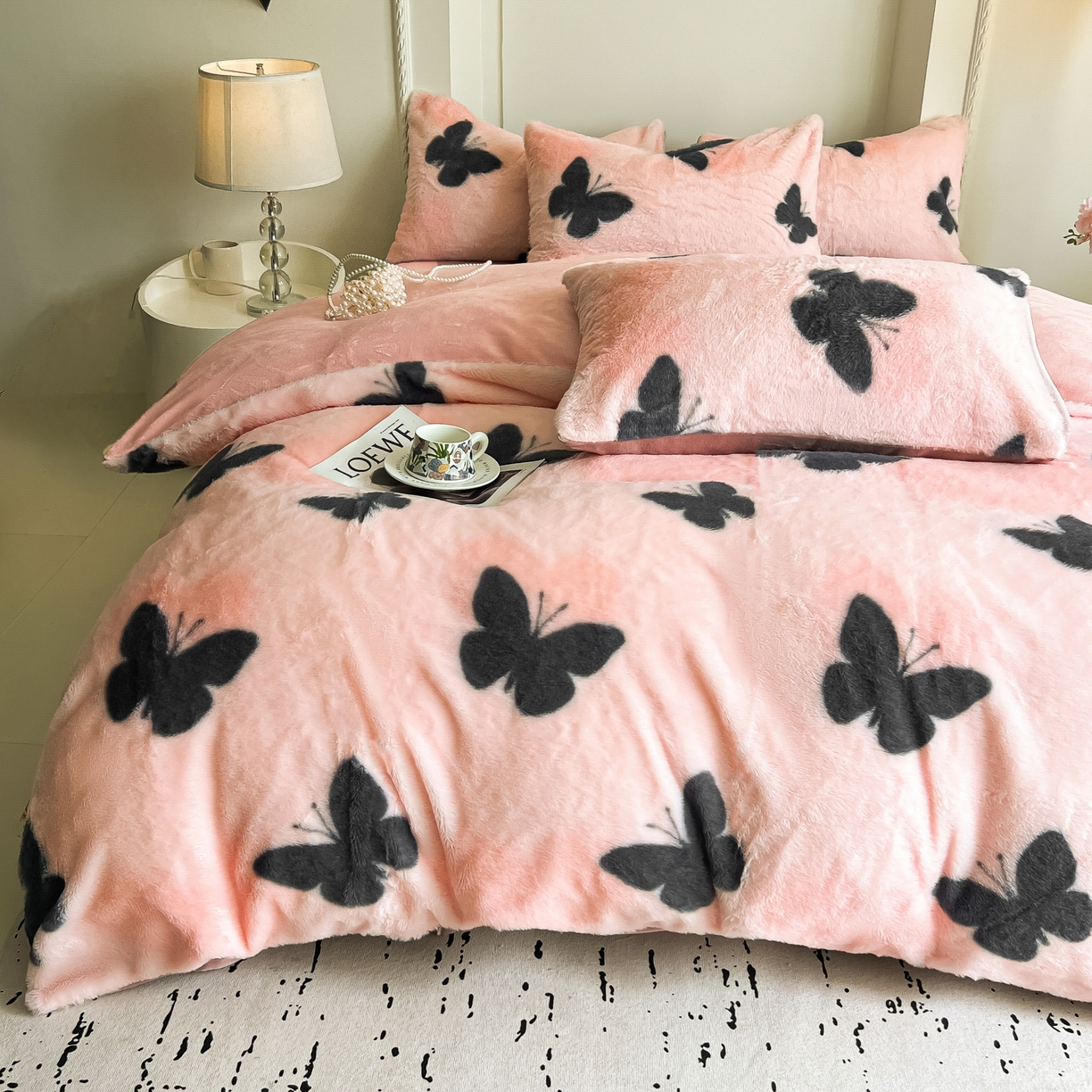 91家纺网 家纺一手货源 找家纺 同田家纺 2025新款法式风兔绒牛奶绒四件套 黑蝴蝶