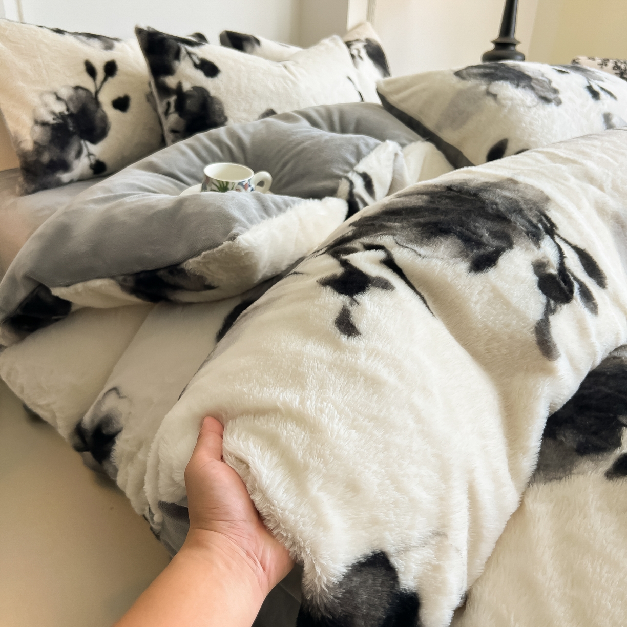 91家纺网 家纺一手货源 找家纺 同田家纺 2025新款法式风兔绒牛奶绒四件套 水墨