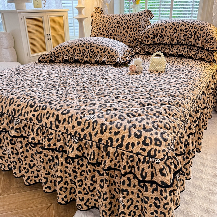 91家纺网 家纺一手货源 找家纺 优家居 2025新品水洗棉夹棉床裙单件三件套韩版水洗皱皱纱夹棉床盖床罩直播爆款 豹纹-咖