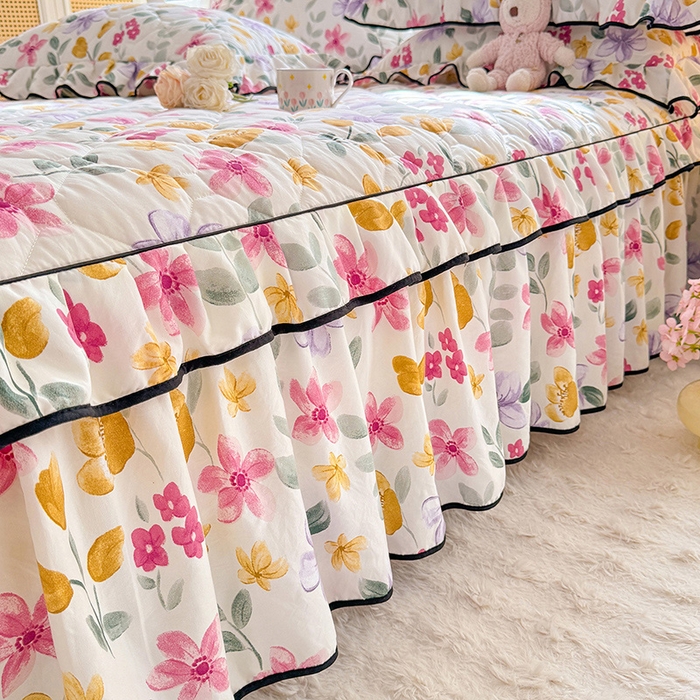 91家纺网 家纺一手货源 找家纺 优家居 2025新品水洗棉夹棉床裙单件三件套韩版水洗皱皱纱夹棉床盖床罩直播爆款 繁花似锦