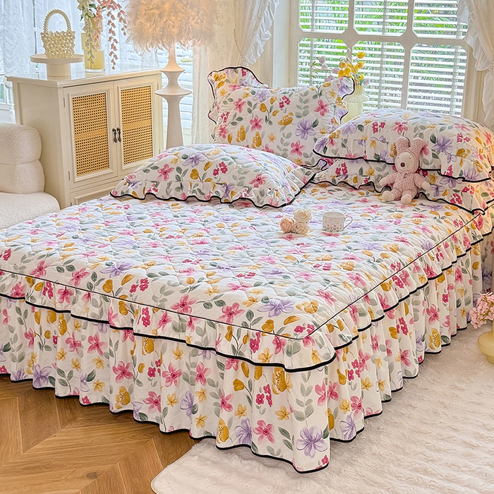 91家纺网 家纺一手货源 找家纺 优家居 2025新品水洗棉夹棉床裙单件三件套韩版水洗皱皱纱夹棉床盖床罩直播爆款 繁花似锦