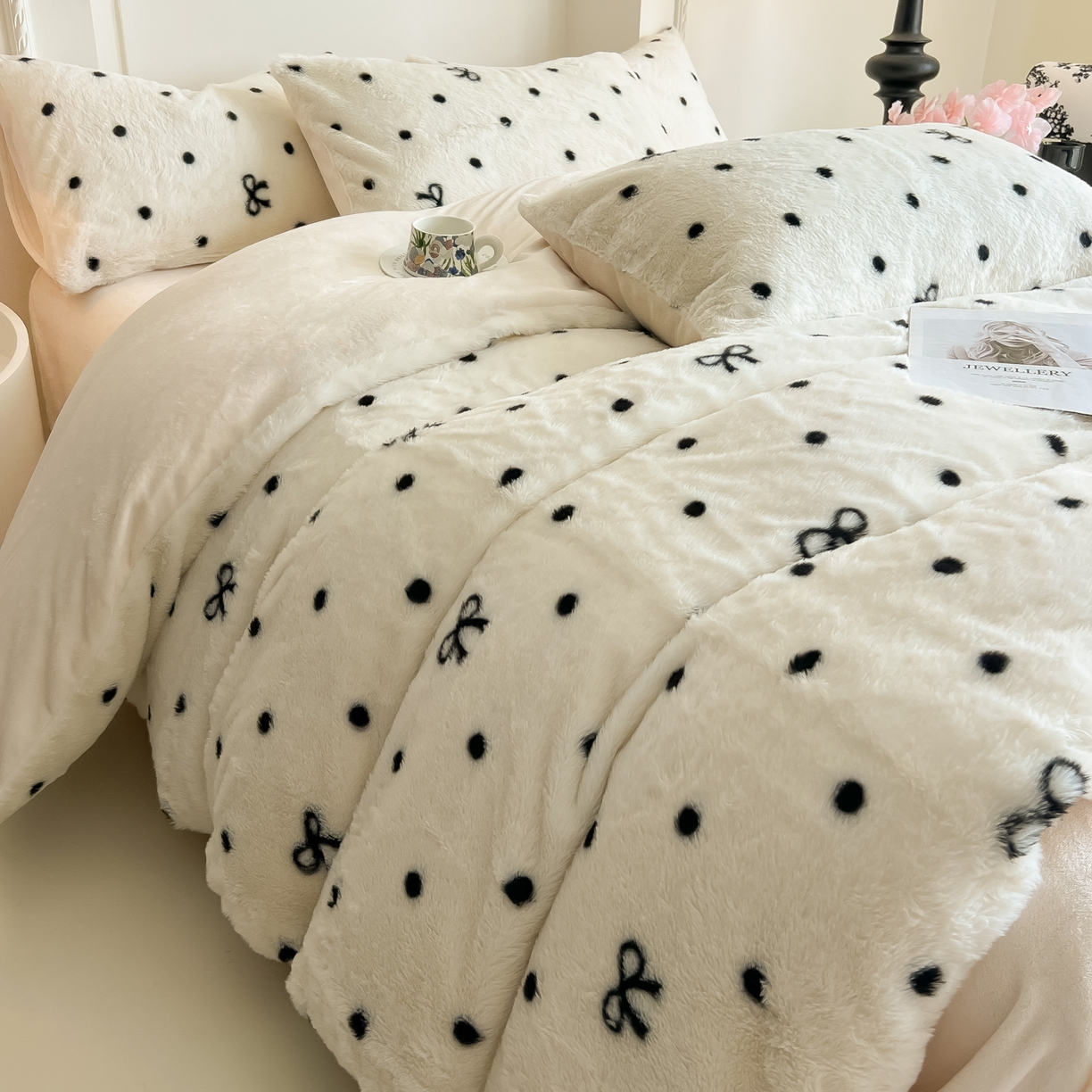 91家纺网 家纺一手货源 找家纺 同田家纺 2025新款法式风兔绒牛奶绒四件套 小蝴蝶结