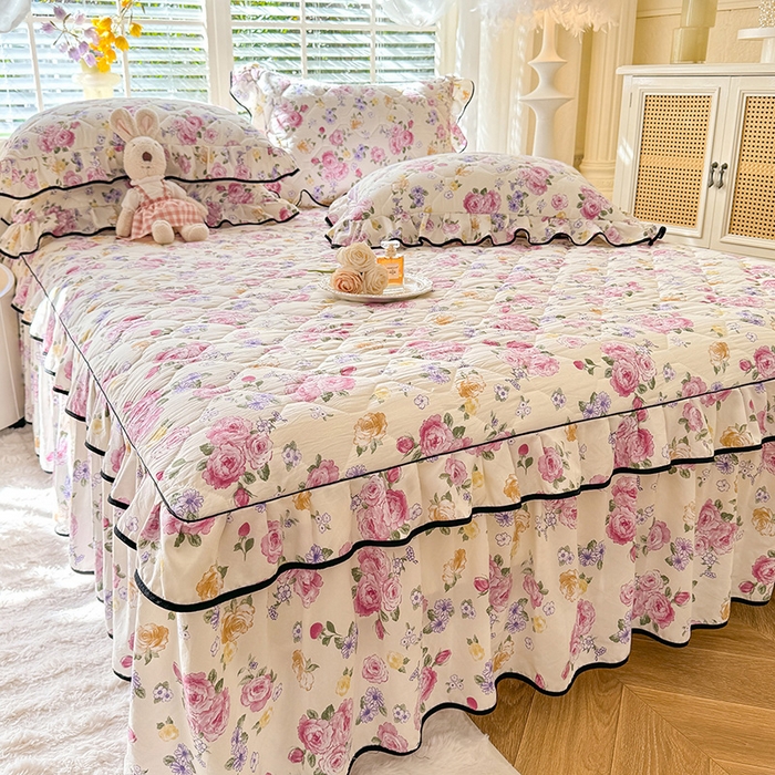 91家纺网 家纺一手货源 找家纺 优家居 2025新品水洗棉夹棉床裙单件三件套韩版水洗皱皱纱夹棉床盖床罩直播爆款 紫雾花园