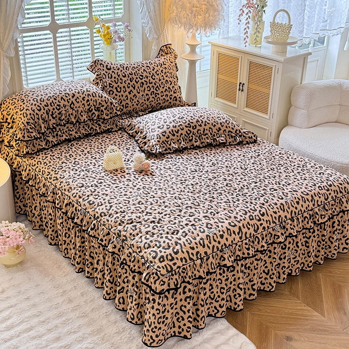 91家纺网 家纺一手货源 找家纺 优家居 2025新品水洗棉夹棉床裙单件三件套韩版水洗皱皱纱夹棉床盖床罩直播爆款 豹纹-咖