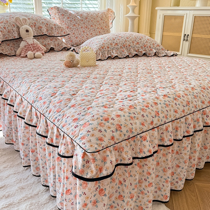 91家纺网 家纺一手货源 找家纺 优家居 2025新品水洗棉夹棉床裙单件三件套韩版水洗皱皱纱夹棉床盖床罩直播爆款 陌上花开