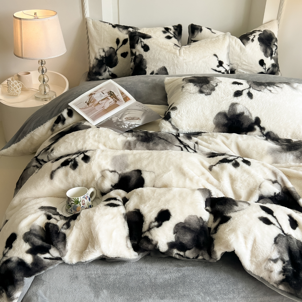 91家纺网 家纺一手货源 找家纺 同田家纺 2025新款法式风兔绒牛奶绒四件套 水墨