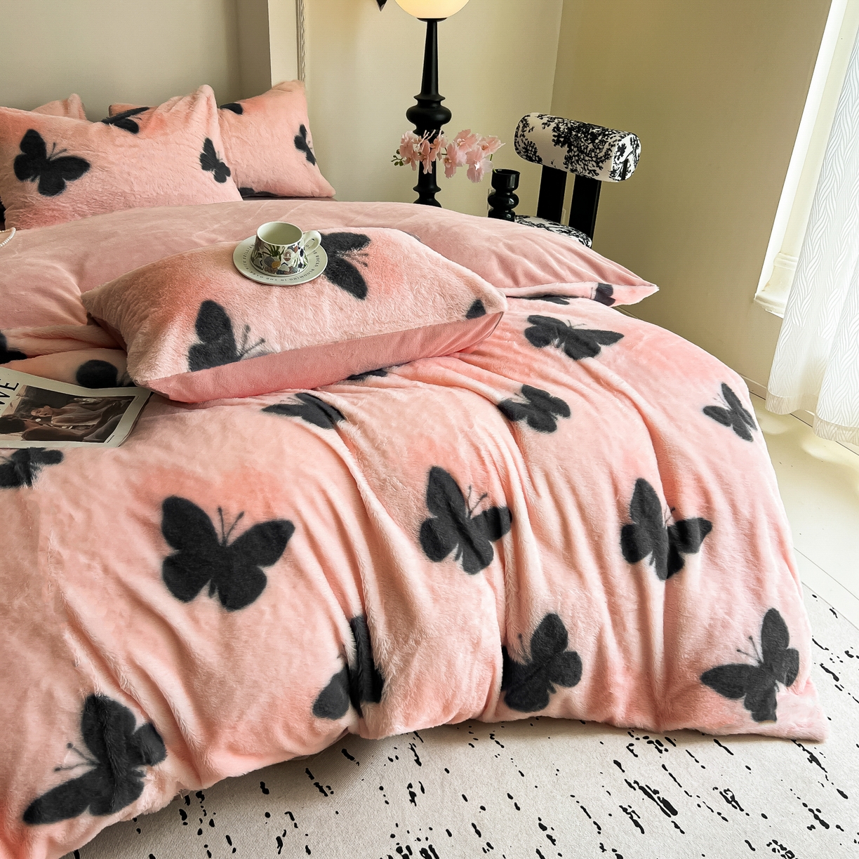 91家纺网 家纺一手货源 找家纺 同田家纺 2025新款法式风兔绒牛奶绒四件套 黑蝴蝶