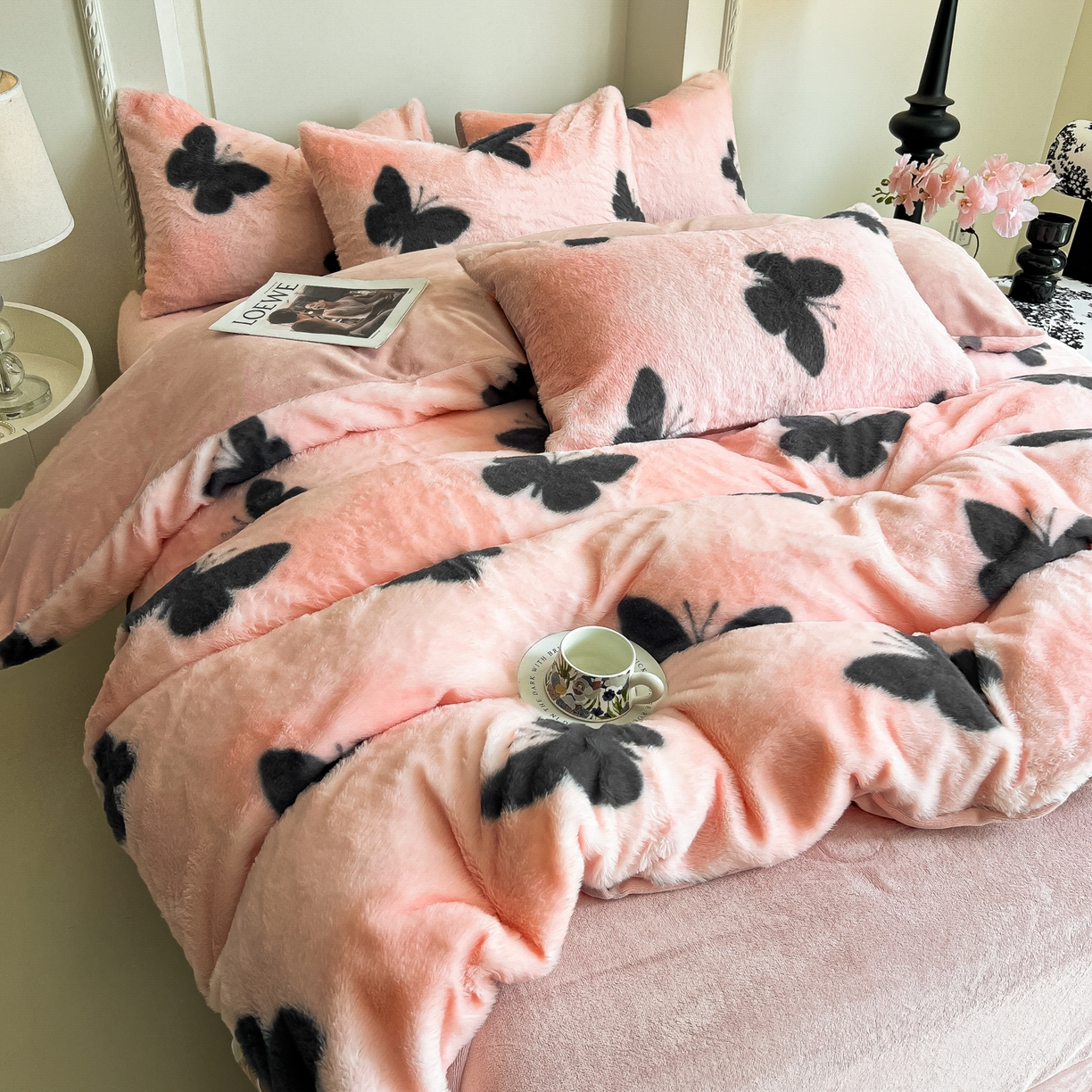 91家纺网 家纺一手货源 找家纺 同田家纺 2025新款法式风兔绒牛奶绒四件套 黑蝴蝶