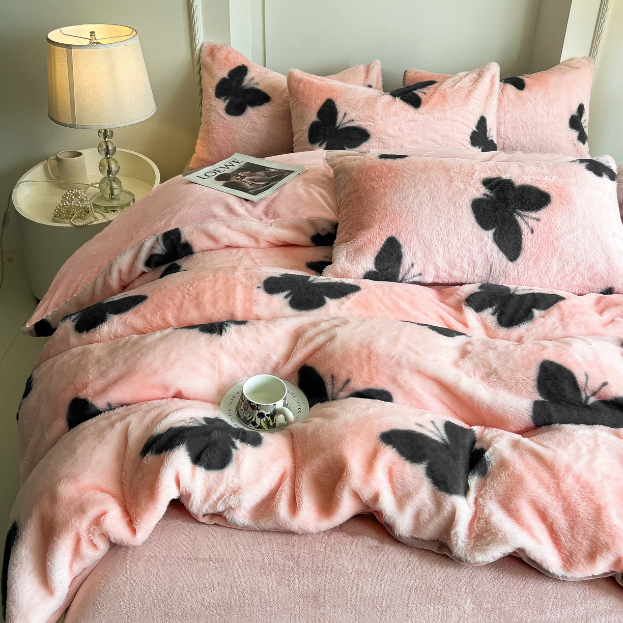 91家纺网 家纺一手货源 找家纺 同田家纺 2025新款法式风兔绒牛奶绒四件套 黑蝴蝶