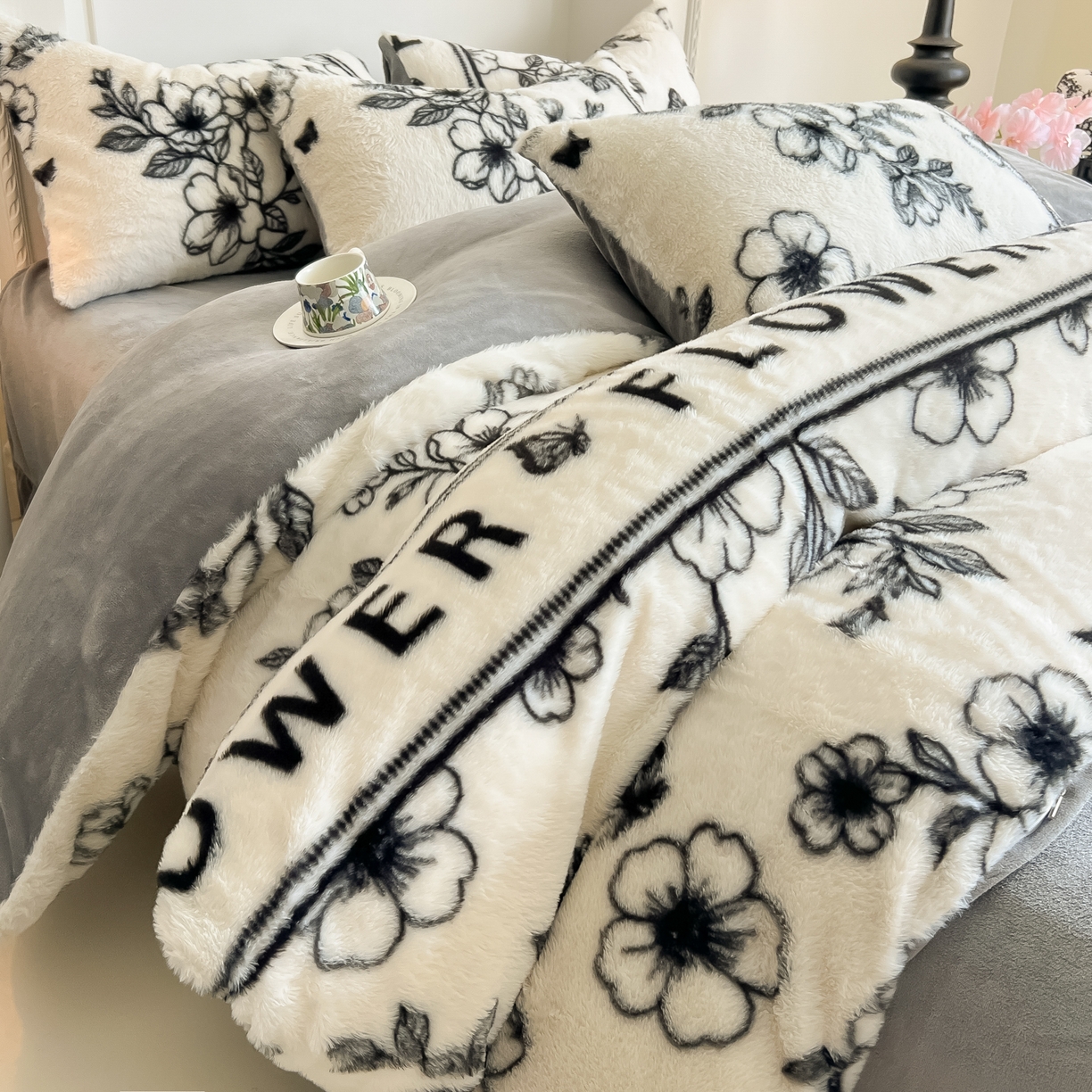 91家纺网 家纺一手货源 找家纺 同田家纺 2025新款法式风兔绒牛奶绒四件套 蝶恋花