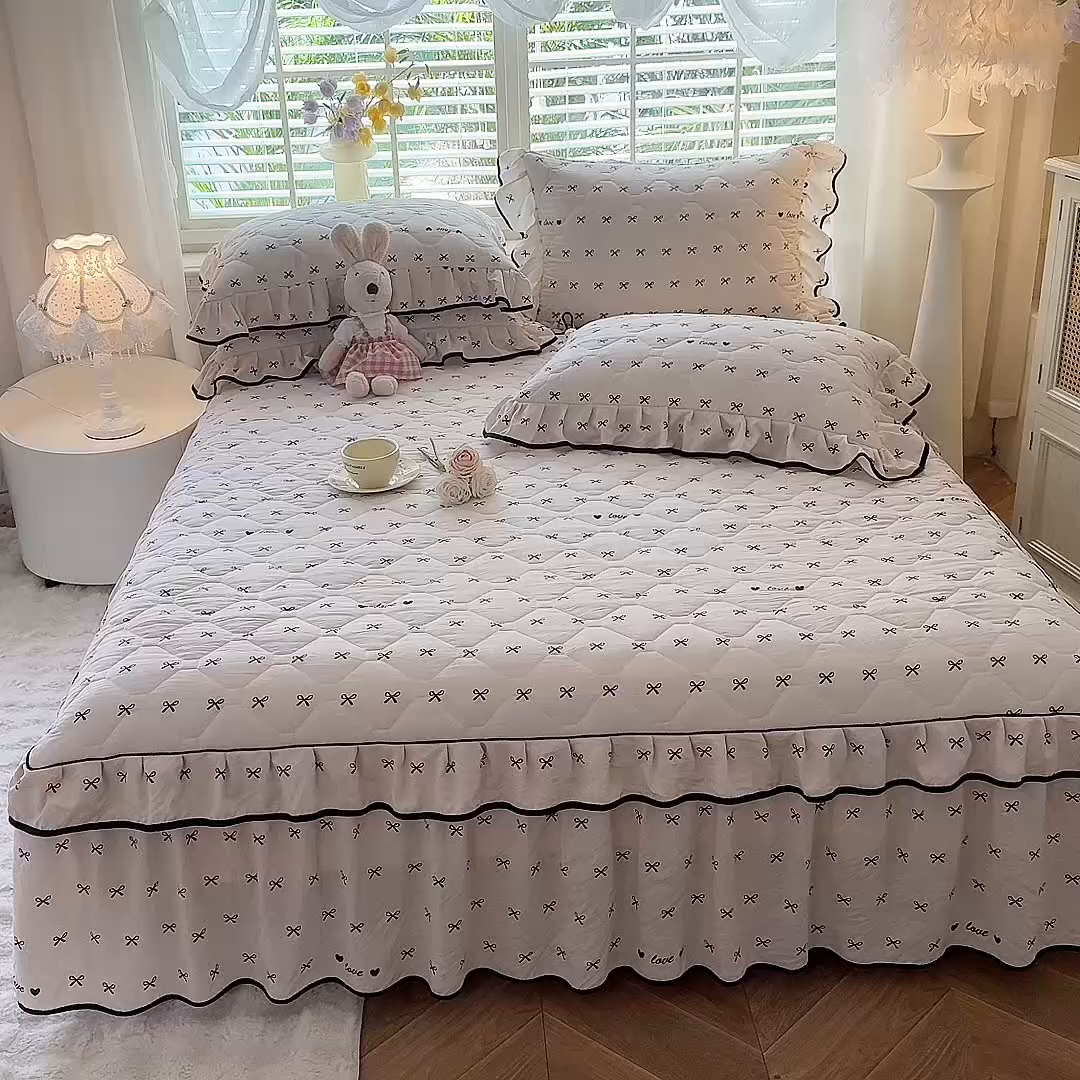 91家纺网 家纺一手货源 找家纺 优家居 2025新品水洗棉夹棉床裙单件三件套韩版水洗皱皱纱夹棉床盖床罩直播爆款 爱心蝴蝶结