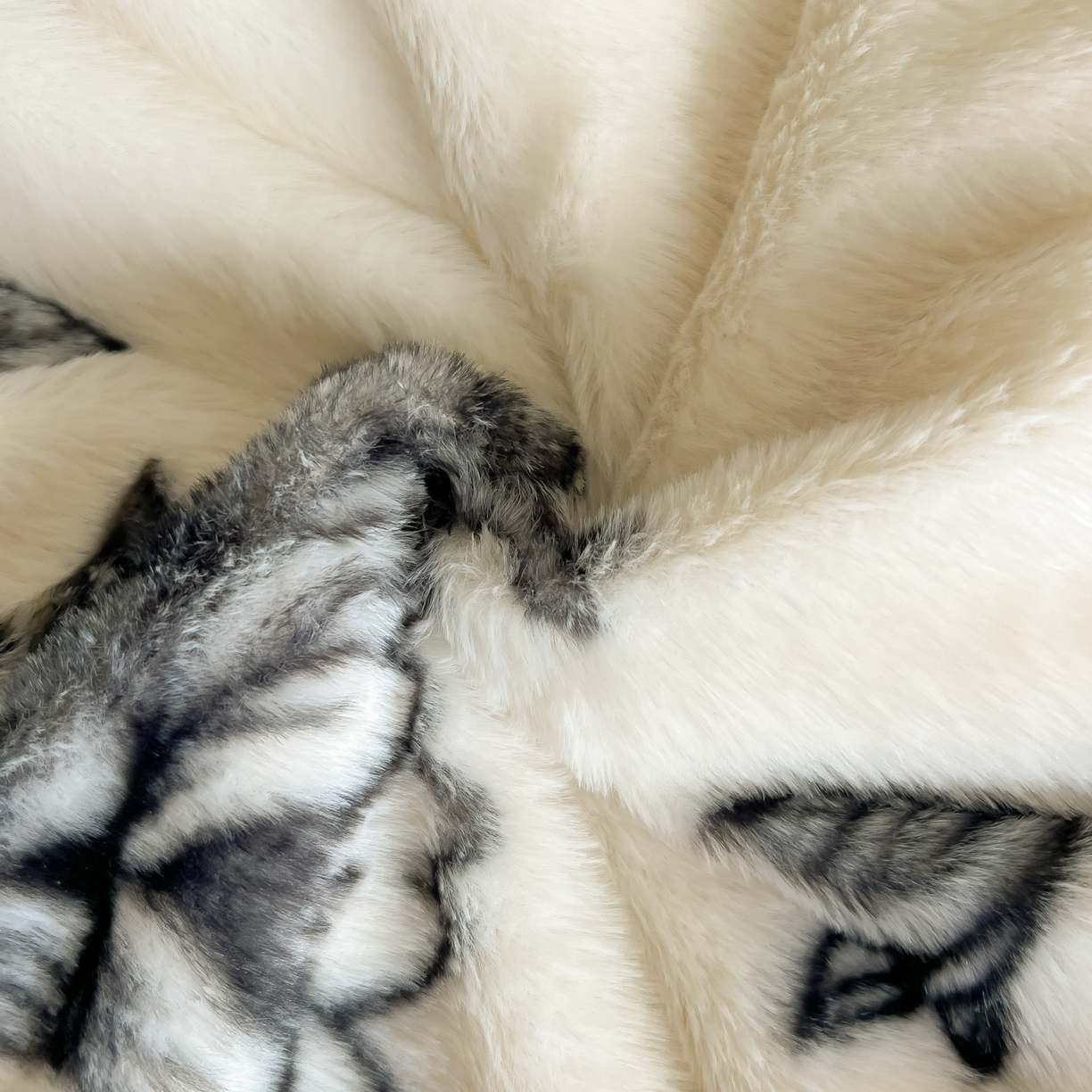 91家纺网 家纺一手货源 找家纺 同田家纺 2025新款法式风兔绒牛奶绒四件套 蝶恋花