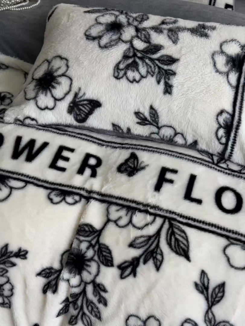 91家纺网 家纺一手货源 找家纺 同田家纺 2025新款法式风兔绒牛奶绒四件套 蝶恋花