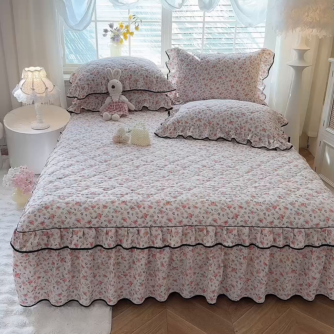 91家纺网 家纺一手货源 找家纺 优家居 2025新品水洗棉夹棉床裙单件三件套韩版水洗皱皱纱夹棉床盖床罩直播爆款 陌上花开