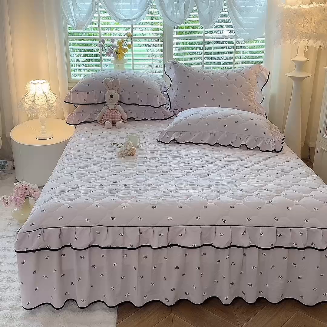 91家纺网 家纺一手货源 找家纺 优家居 2025新品水洗棉夹棉床裙单件三件套韩版水洗皱皱纱夹棉床盖床罩直播爆款 粉雾结语