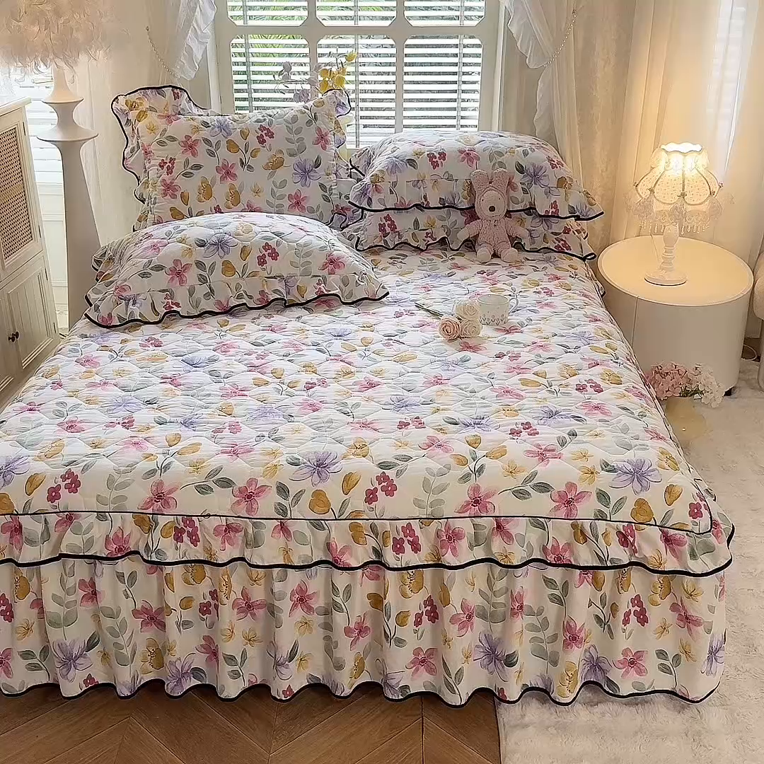 91家纺网 家纺一手货源 找家纺 优家居 2025新品水洗棉夹棉床裙单件三件套韩版水洗皱皱纱夹棉床盖床罩直播爆款 繁花似锦